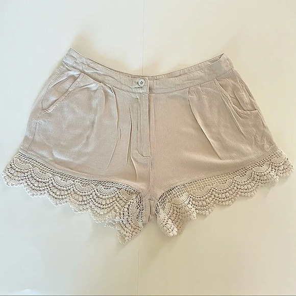 Summer Beach Lace Trim Shorts Cream Color - Picture 1 of 8